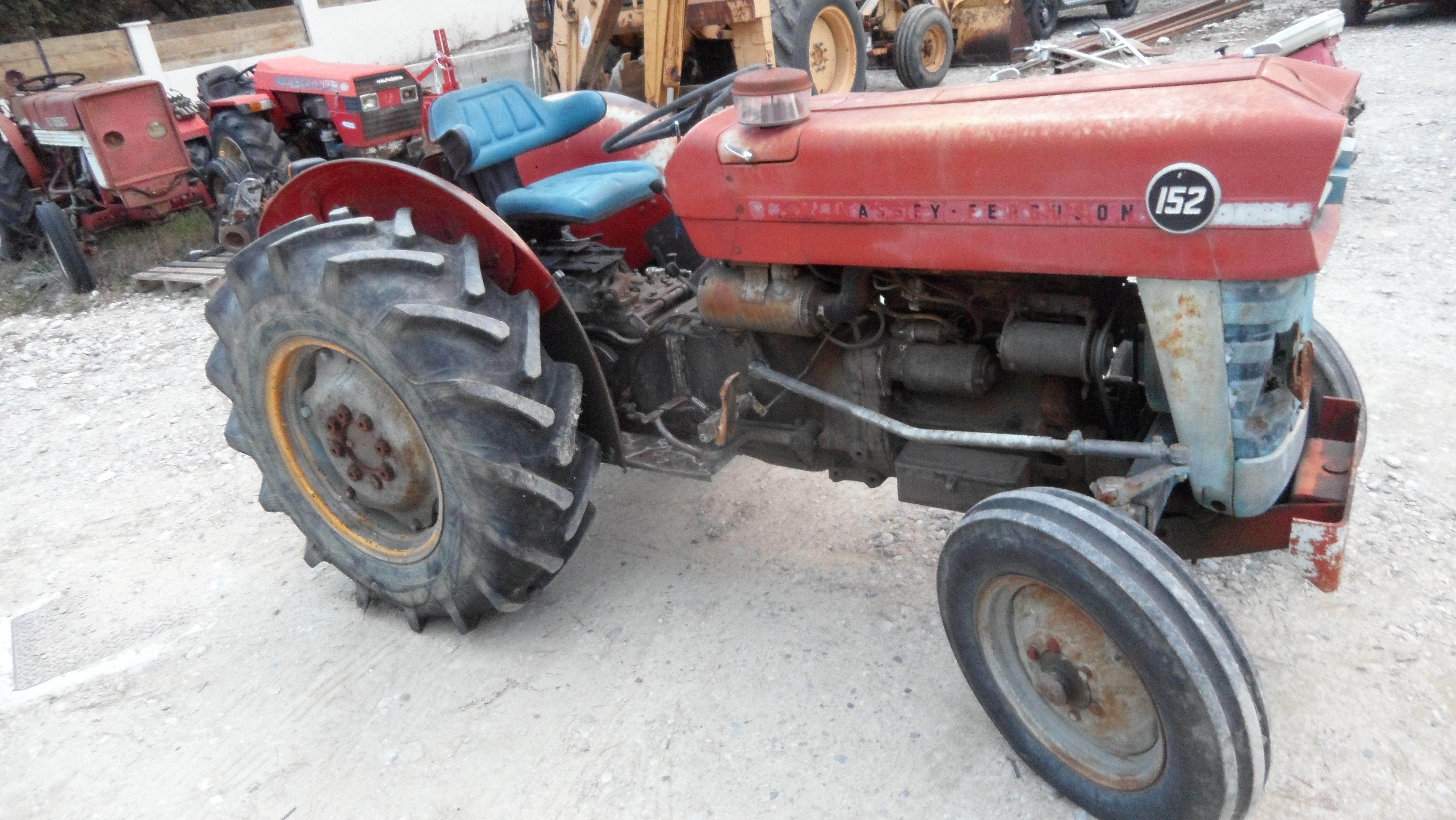 Tracteur MF 152