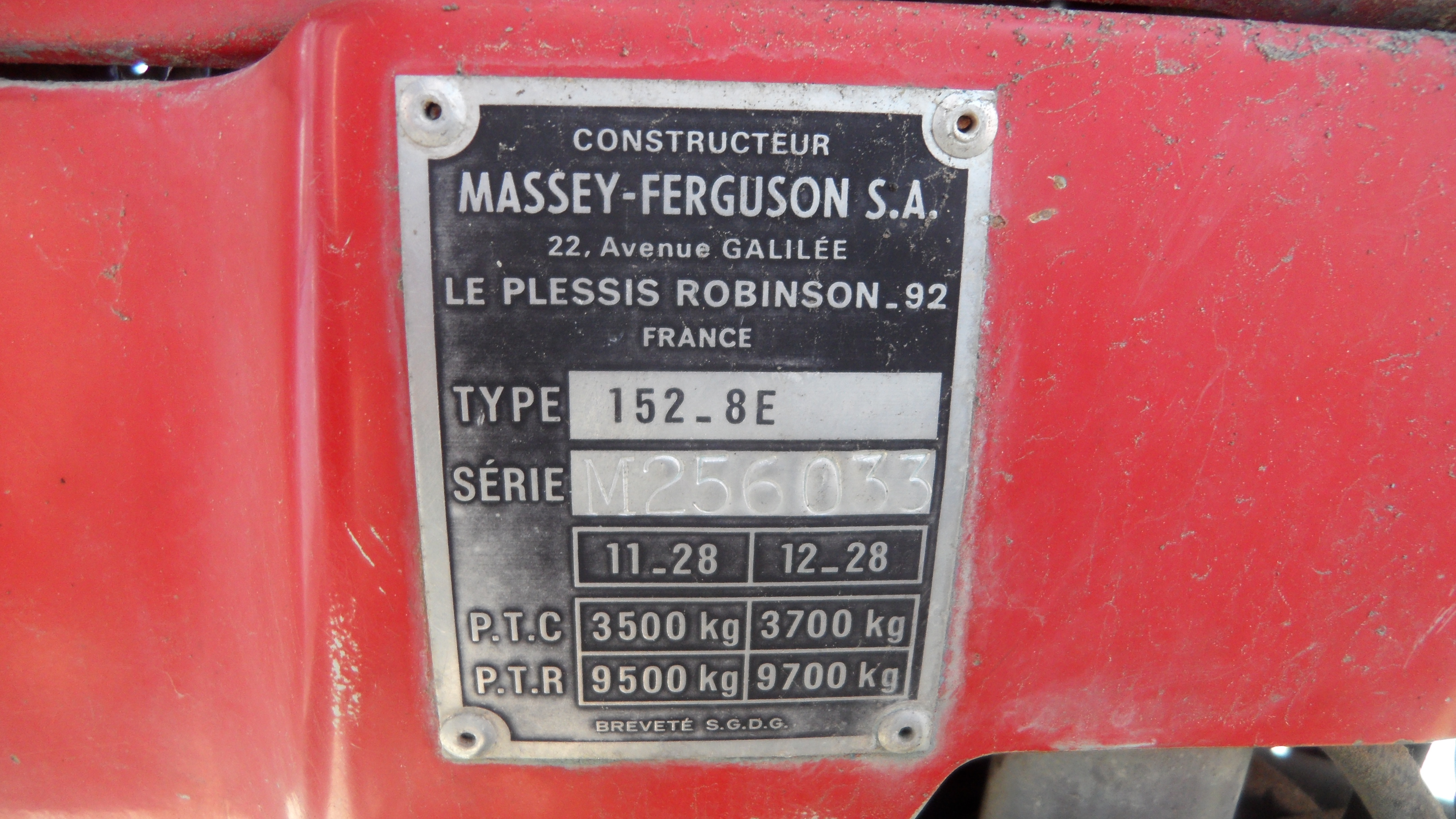 Tracteur MF 152